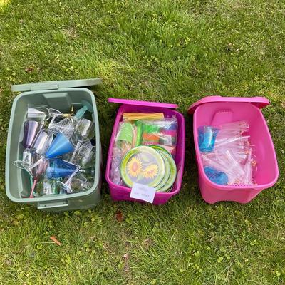 G1047 Large Lot of Summer Party Hawaiian Luau Supplies