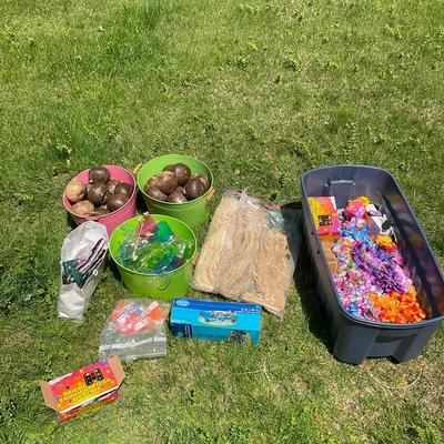 G1047 Large Lot of Summer Party Hawaiian Luau Supplies