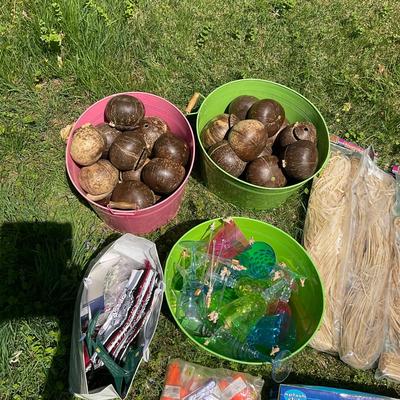 G1047 Large Lot of Summer Party Hawaiian Luau Supplies