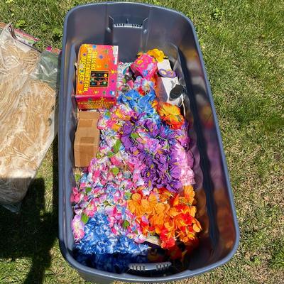 G1047 Large Lot of Summer Party Hawaiian Luau Supplies