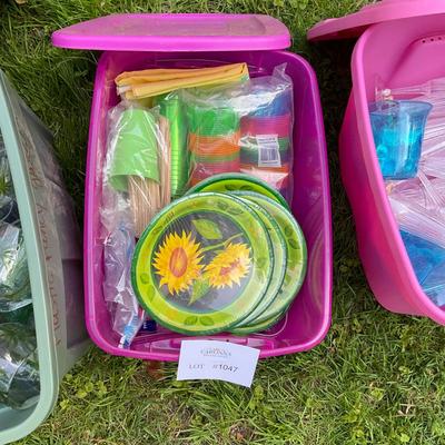 G1047 Large Lot of Summer Party Hawaiian Luau Supplies