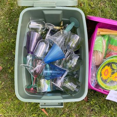 G1047 Large Lot of Summer Party Hawaiian Luau Supplies