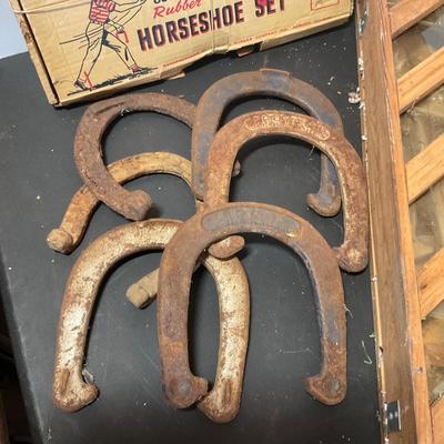 G1049 Vintage Horse shoe Set