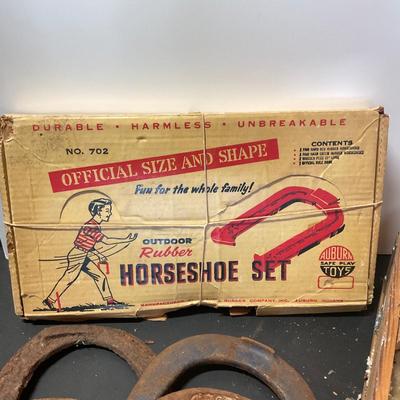 G1049 Vintage Horse shoe Set