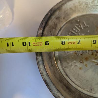 New England Flaky Pie Crust Plate Ovaltine Shaker Lun Pewter K.E.R Sweden Enamel Pot #8 (DR)