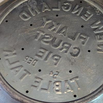 New England Flaky Pie Crust Plate Ovaltine Shaker Lun Pewter K.E.R Sweden Enamel Pot #8 (DR)