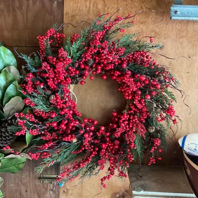 G1051 Red Cranberry Wreath and Pinecone Magnolia Wreath