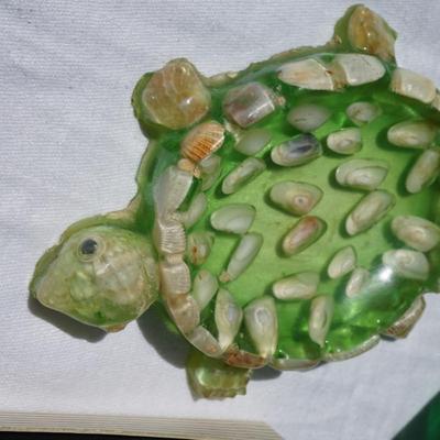 FUN GROUPING OF VINTAGE GLASS ITEMS TO INCLUDE/ HOSTESS TRAYS BEST WISHES/LUCITE TURTLE
