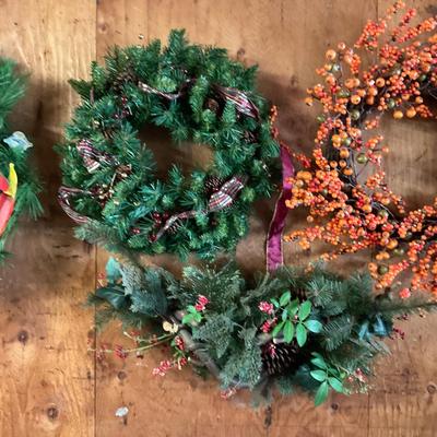 G1056 Winter Pine and Pinecone Wreath and Swag