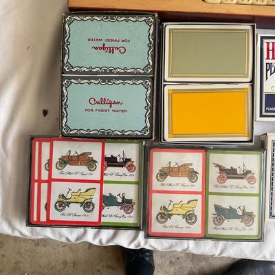 G1065 Lot of Poker Case and Cards