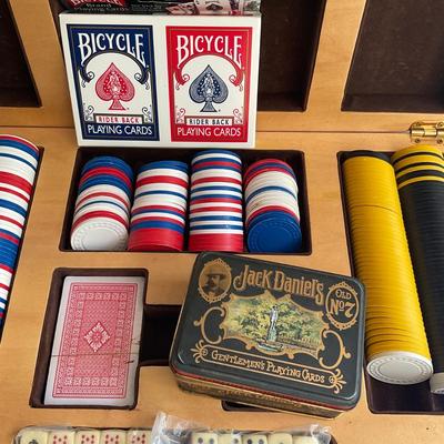 G1065 Lot of Poker Case and Cards