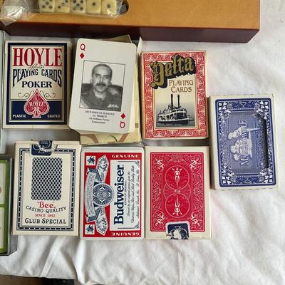 G1065 Lot of Poker Case and Cards