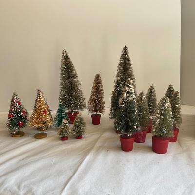 G1076 Lot of Vintage Bottle Brush Trees