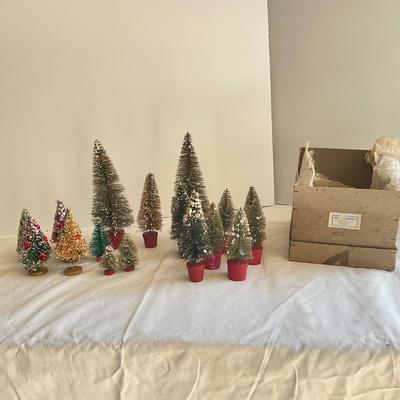 G1076 Lot of Vintage Bottle Brush Trees