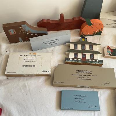 G1078 The Cats Meow Handpainted Wood DE. Landmarks