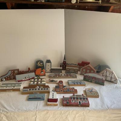 G1078 The Cats Meow Handpainted Wood DE. Landmarks