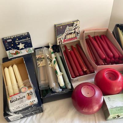 G1081 Large Lot of Colonial Candles and more