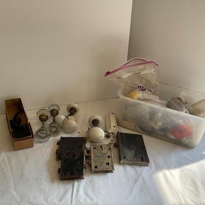 G1082 Antique Hardware Locks and Door knobs
