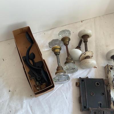 G1082 Antique Hardware Locks and Door knobs