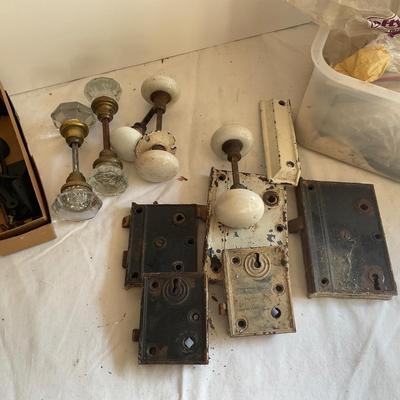 G1082 Antique Hardware Locks and Door knobs