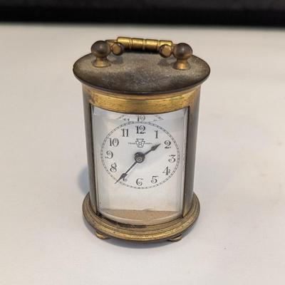 Curved Beveled Glass Gold Plate 3.5" Tall Railroad Clock #18 (DR)