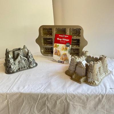 G1092 Lot of Nordicware Cast Aluminum Cake Molds