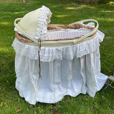 G1094 Antique Baby Stroller with Vintage Bassinet