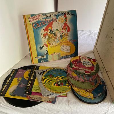 G1100 Vintage General Electric Toy Consolette with small Crank Wolverine Lundriette and records