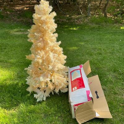 G1101 Pre-Lit White Irridescent Pine Christmas Tree