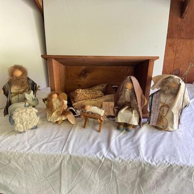 G1104 Vintage Handcrafted Lizzie High Christmas Pagent Dolls with Crèche