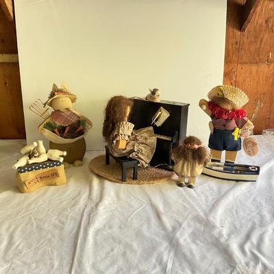 G1106 Lot of Lizzie High Handcrafted Figures and Dolls
