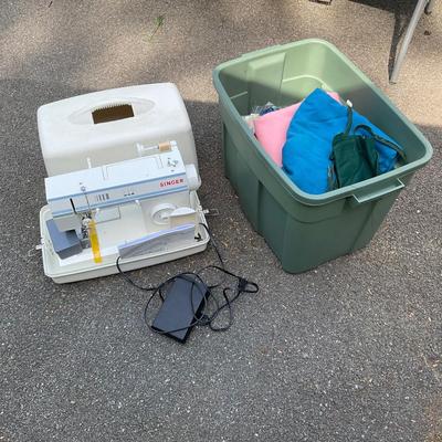 G1107 Singer Sewing Machine with Tub of Material