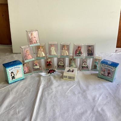 G1111 Lot of Miniature Madame Alexander Dolls