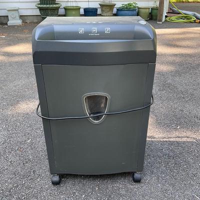 G1114 Staples Paper Shredder