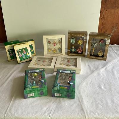 G1118 Lot of Disney Miniature Ornaments