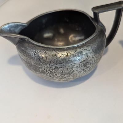 Vintage Meriden Company 1862 Sugar Bowl & Creamer Etched Designs (DR)