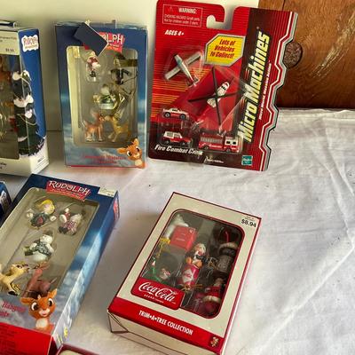 G1120 Lot of Miniature Ornaments, Micro Cars, and more