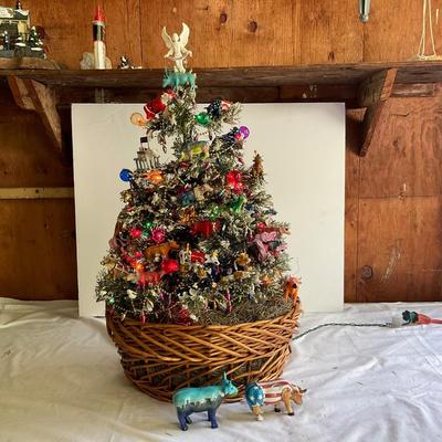G1124 Miniature Cow Decorated Christmas Tree with Cow Figures