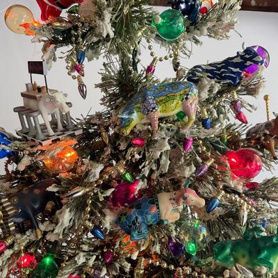 G1124 Miniature Cow Decorated Christmas Tree with Cow Figures