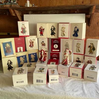 G1125 Large Lot of Old World Santa Hallmark Ornaments