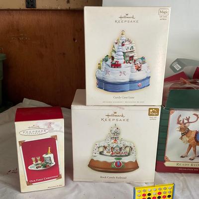 G1129 Large Lot of Hallmark Motion and Light up Ornaments
