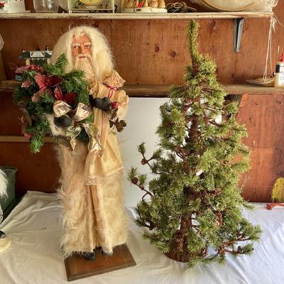G1131 Vintage Old World Santa Figure with Tree