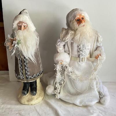 G1132 White Santa and Sleigh lot