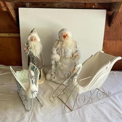 G1132 White Santa and Sleigh lot