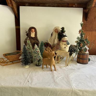 G1134 Lot of Santas, Bottle Brush Trees, Snowmen and more