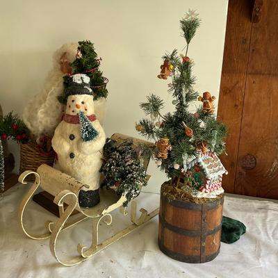 G1134 Lot of Santas, Bottle Brush Trees, Snowmen and more