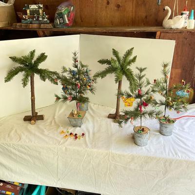G1139 Lot of Feather and Palm Trees