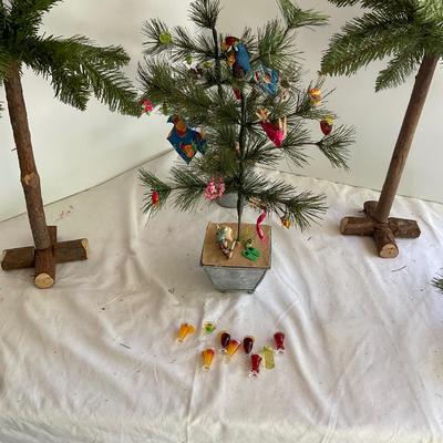G1139 Lot of Feather and Palm Trees