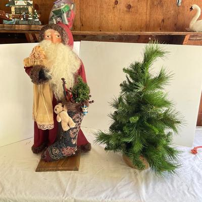 G1141 Lot of Old World Santa and Christmas Tree