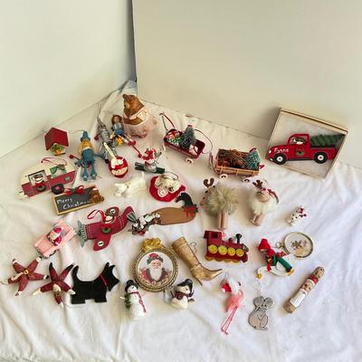 G1150 Lot of Various Misc. Christmas Ornaments